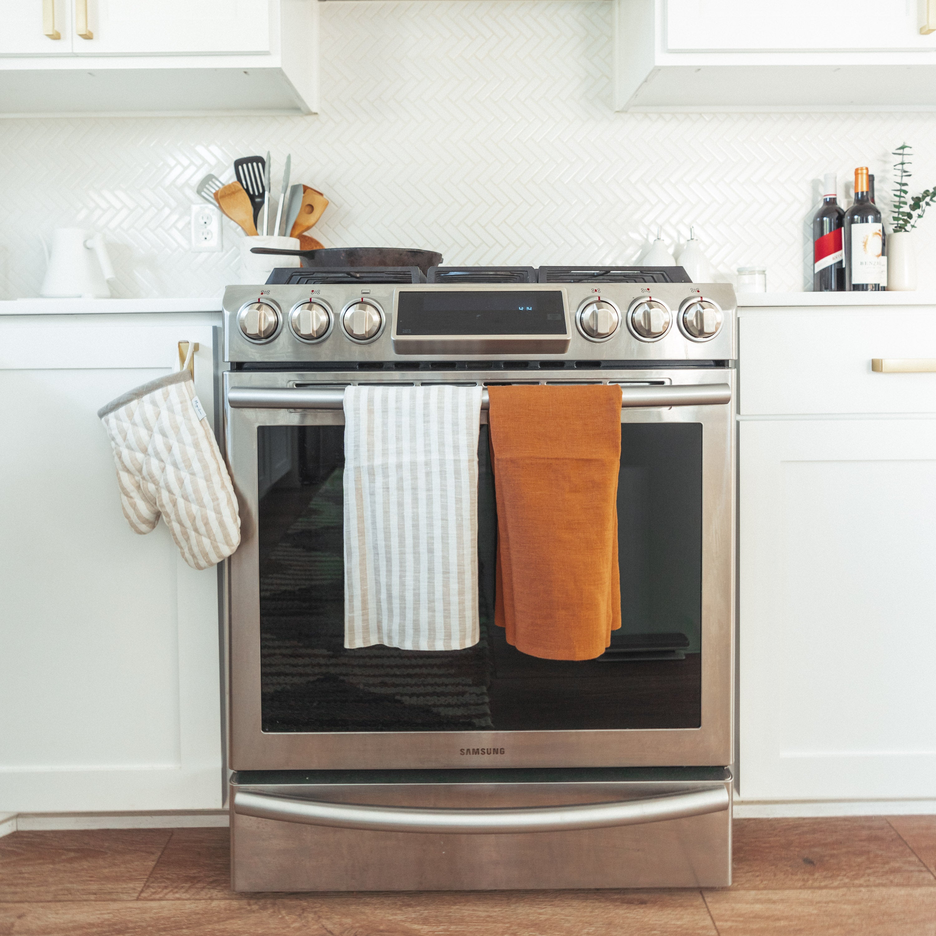 Grey Heat Resistant Oven Mitts Set » Restaurant Linen Store
